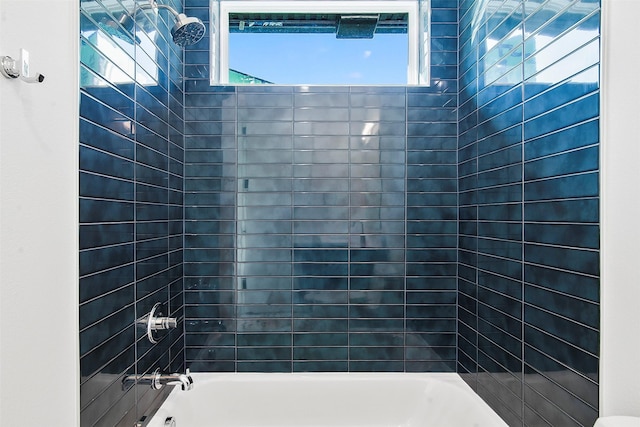 bathroom featuring tiled shower / bath