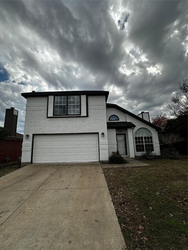 view of front property featuring a garage