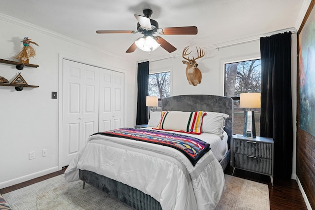 bedroom featuring ceiling fan, a closet, ornamental molding, and hardwood / wood-style floors