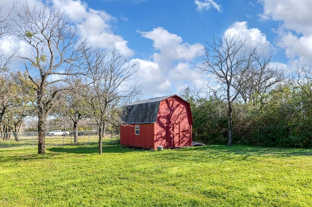 view of yard featuring a storage shed