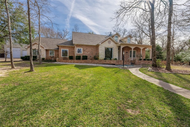 ranch-style home featuring a front lawn