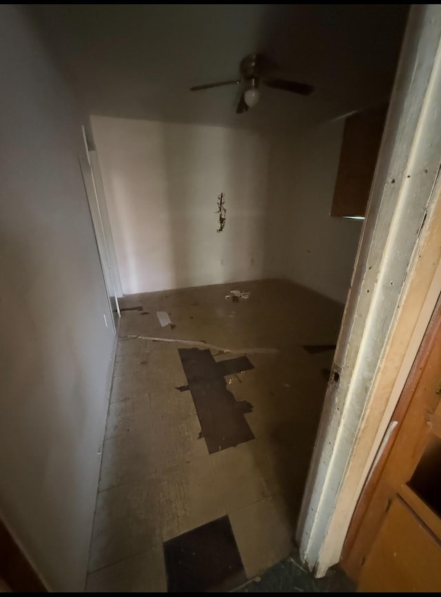 empty room with ceiling fan