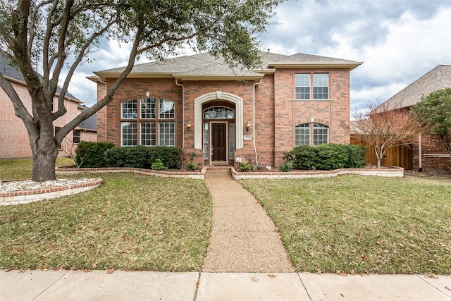 view of front of property featuring a front yard