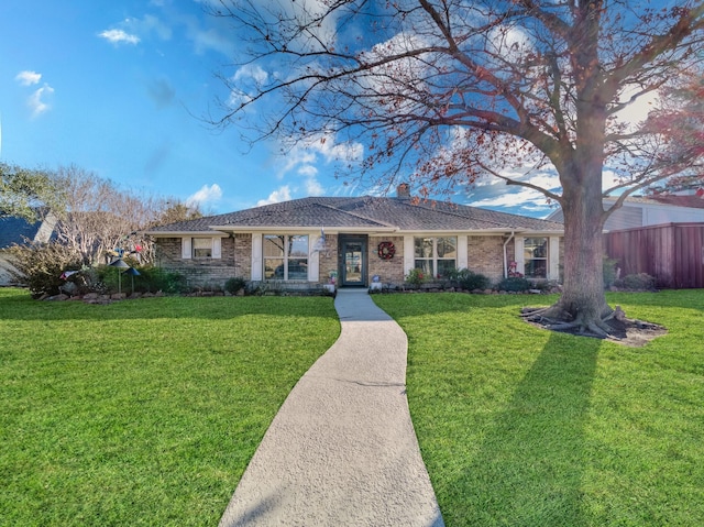 single story home featuring a front yard