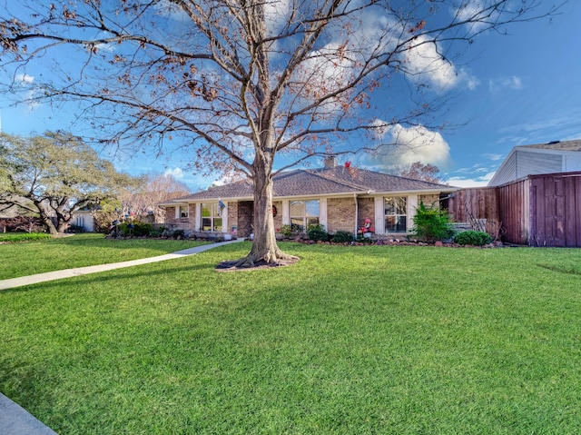 ranch-style home with a front yard