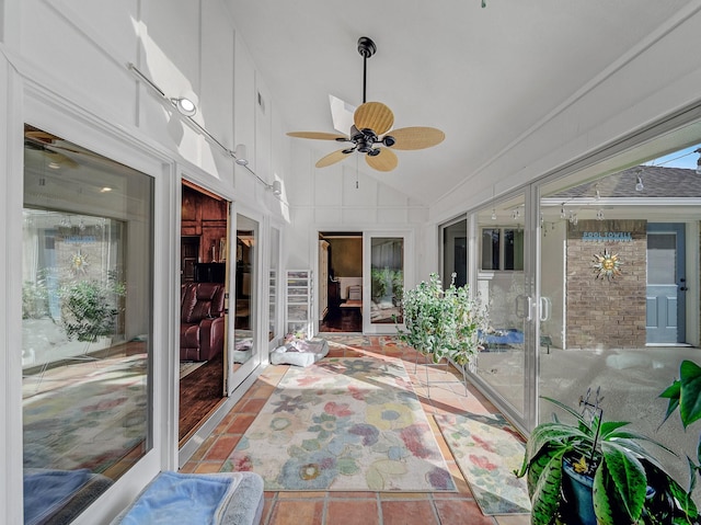 sunroom / solarium featuring lofted ceiling and ceiling fan