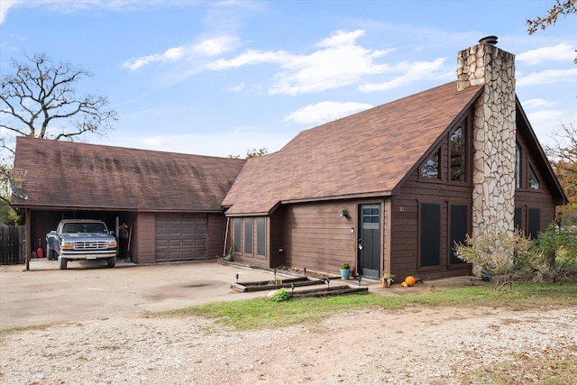 view of front facade featuring a garage