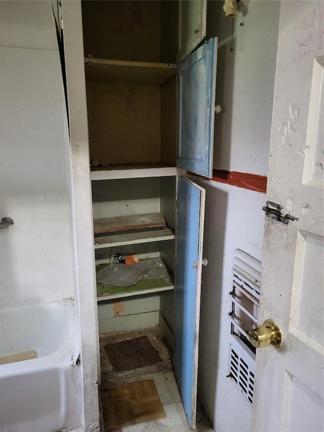 1308 Harrington Ave, Fort Worth, TX 76164 - view of pantry