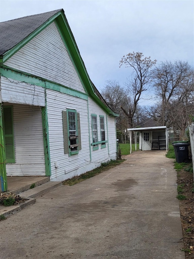 1308 Harrington Ave, Fort Worth, TX 76164 - view of side of property featuring driveway