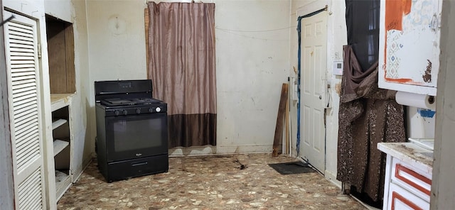1308 Harrington Ave, Fort Worth, TX 76164 - kitchen with black range with gas cooktop
