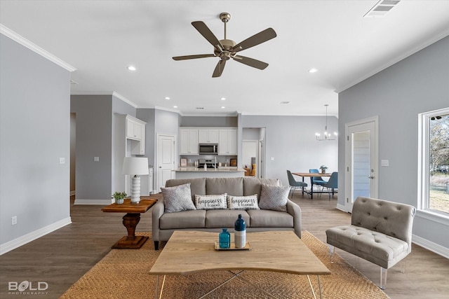 living room with visible vents, ceiling fan with notable chandelier, recessed lighting, light wood-style floors, and baseboards