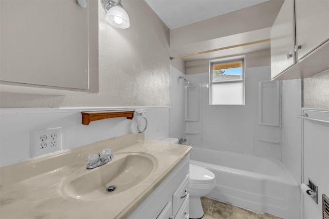 full bathroom featuring toilet, vanity, and bathtub / shower combination