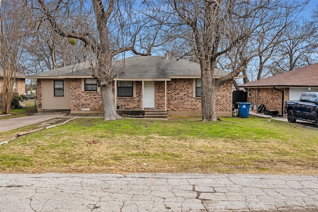 ranch-style house featuring a front yard