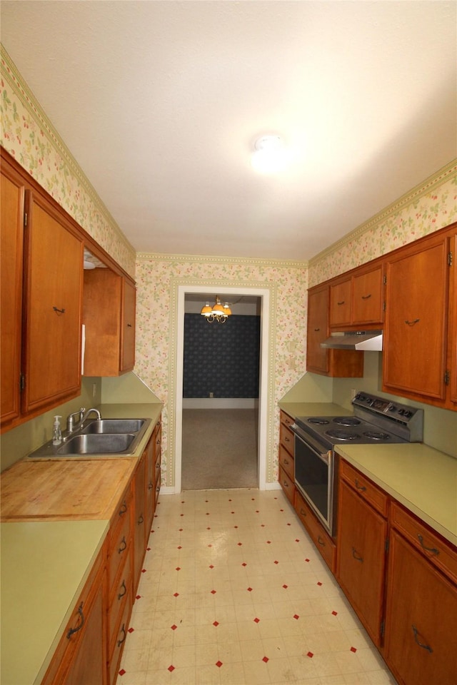 kitchen with sink, a chandelier, and electric stove