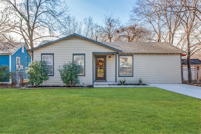 ranch-style house featuring a front yard