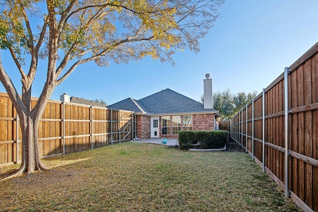 view of yard featuring a patio