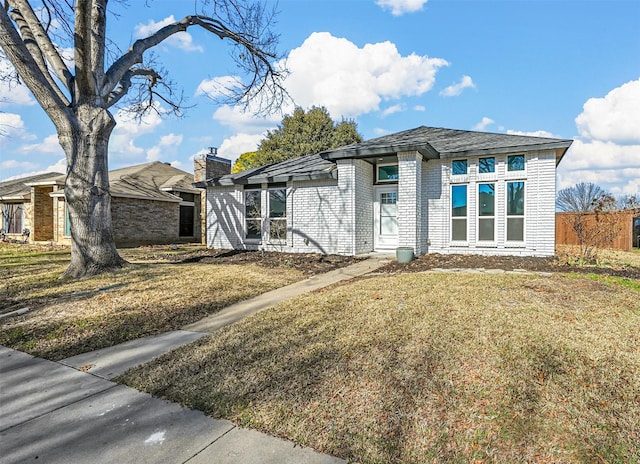 view of front of home with a front yard