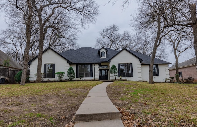 view of front of home featuring a front yard