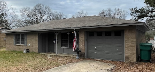 ranch-style home featuring a front lawn and a garage