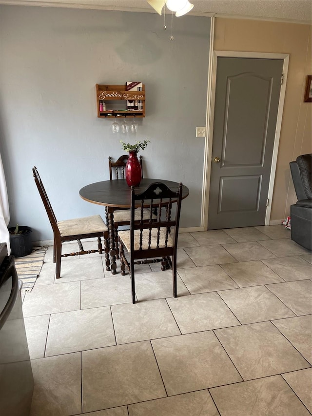 dining room featuring ceiling fan