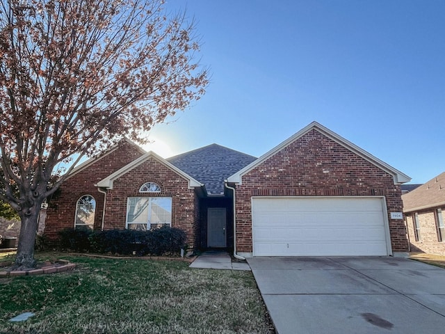 view of front of property featuring a front yard and a garage