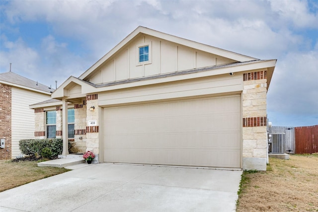 view of front facade featuring a garage