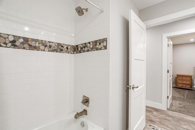 bathroom featuring tiled shower / bath and hardwood / wood-style floors