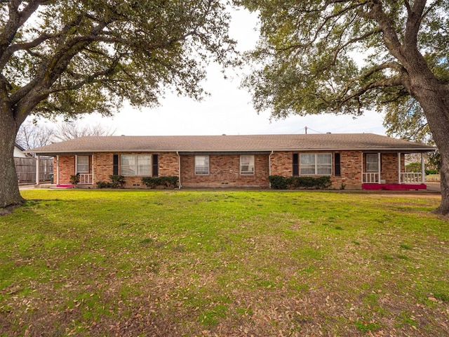 single story home with a front yard