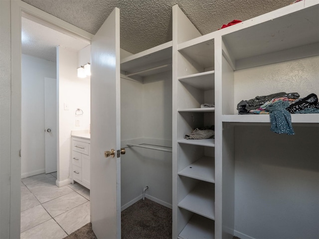 spacious closet featuring light tile patterned floors