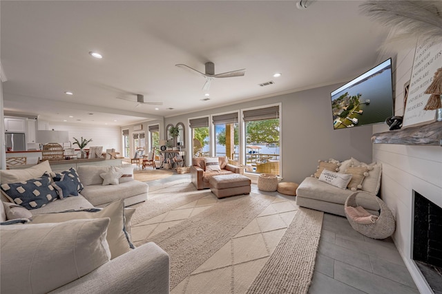 living room featuring ceiling fan and crown molding