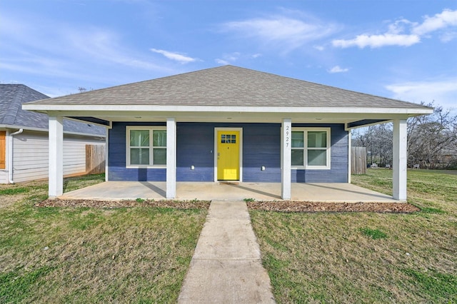 view of front of property with a front lawn