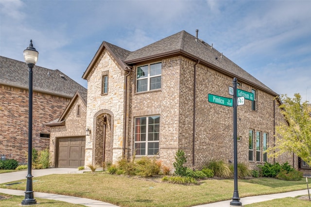 view of front of house with a front yard