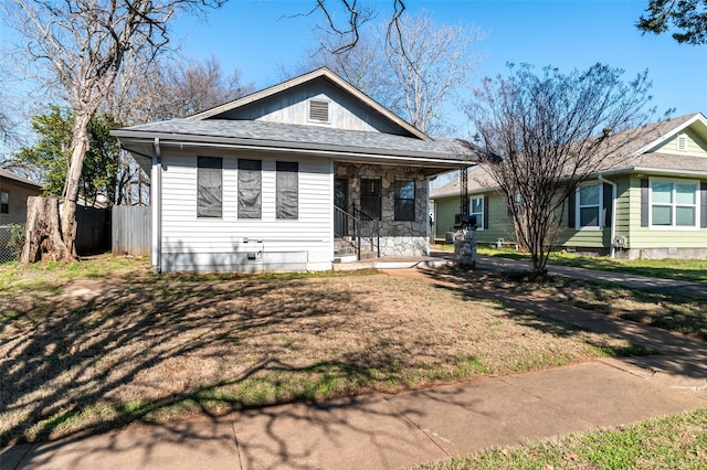 view of front of house with a front lawn