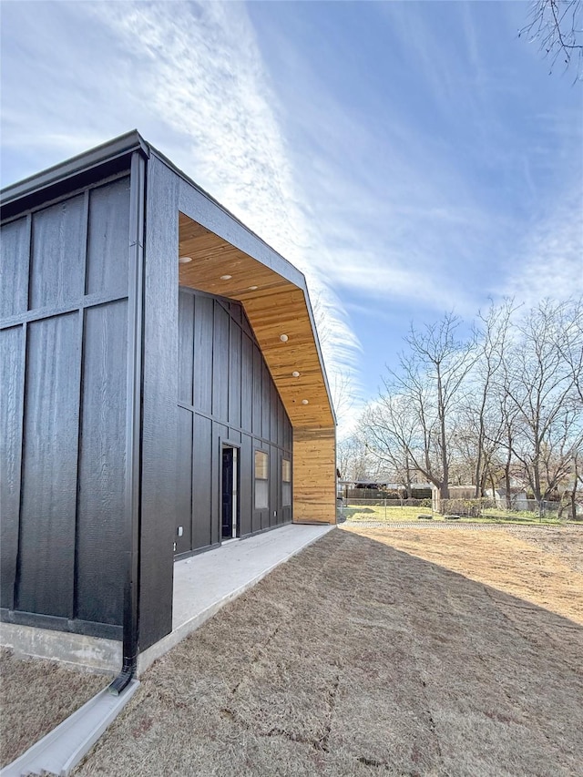 view of side of property featuring an outbuilding