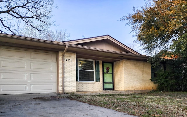 single story home featuring a garage