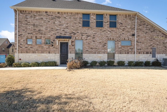 view of front property