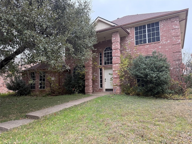 view of front of property with a front yard