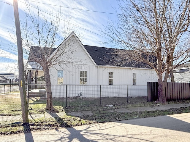 view of property exterior