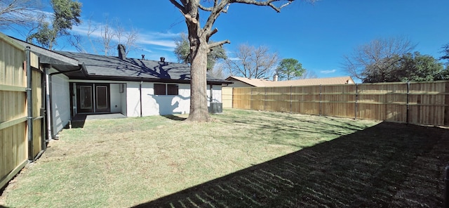 view of yard featuring central AC unit