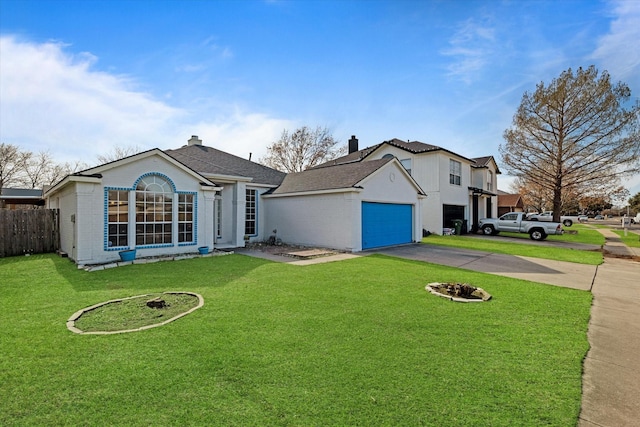 view of front of home featuring a front yard and a garage