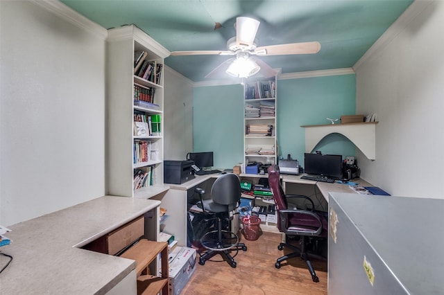 office area featuring light hardwood / wood-style floors, crown molding, and ceiling fan