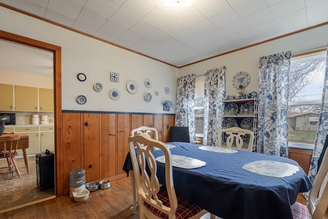 dining area featuring plenty of natural light, crown molding, and hardwood / wood-style flooring