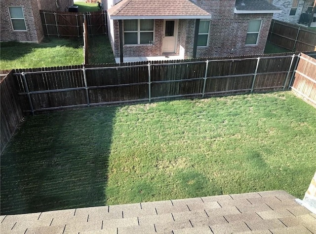 view of yard featuring a fenced backyard