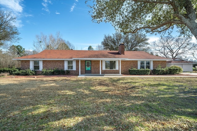 single story home with a front lawn