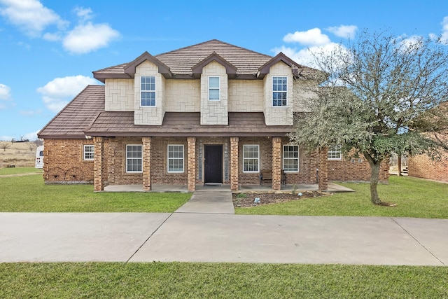 view of front of house featuring a front lawn