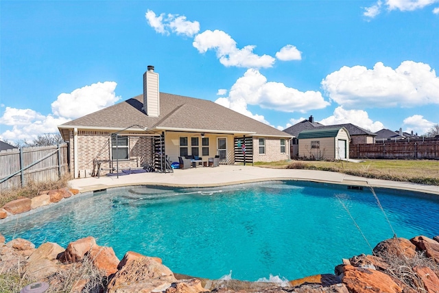 view of swimming pool featuring a patio, pool water feature, and ceiling fan