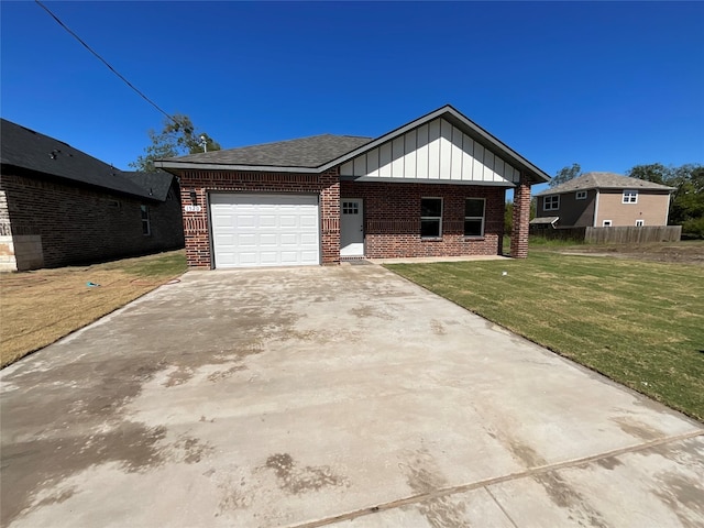 view of front of property featuring a front lawn and a garage