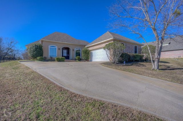 view of front of home featuring a garage and a front yard