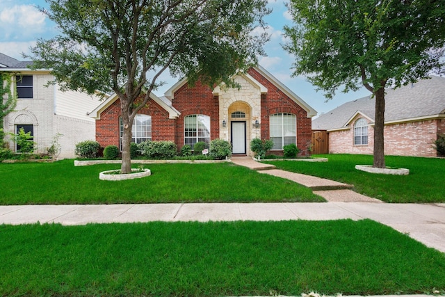 view of front of home with a front lawn