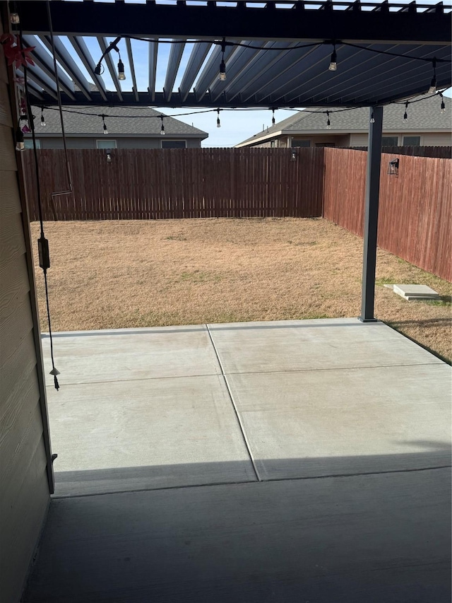 view of yard featuring a patio area